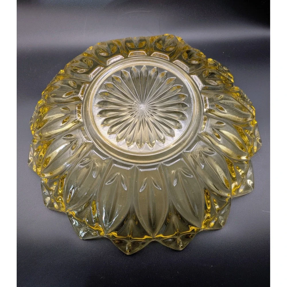 Vintage Carnival FEDERAL GLASS Yellow Flower Petal Pattern Bowl